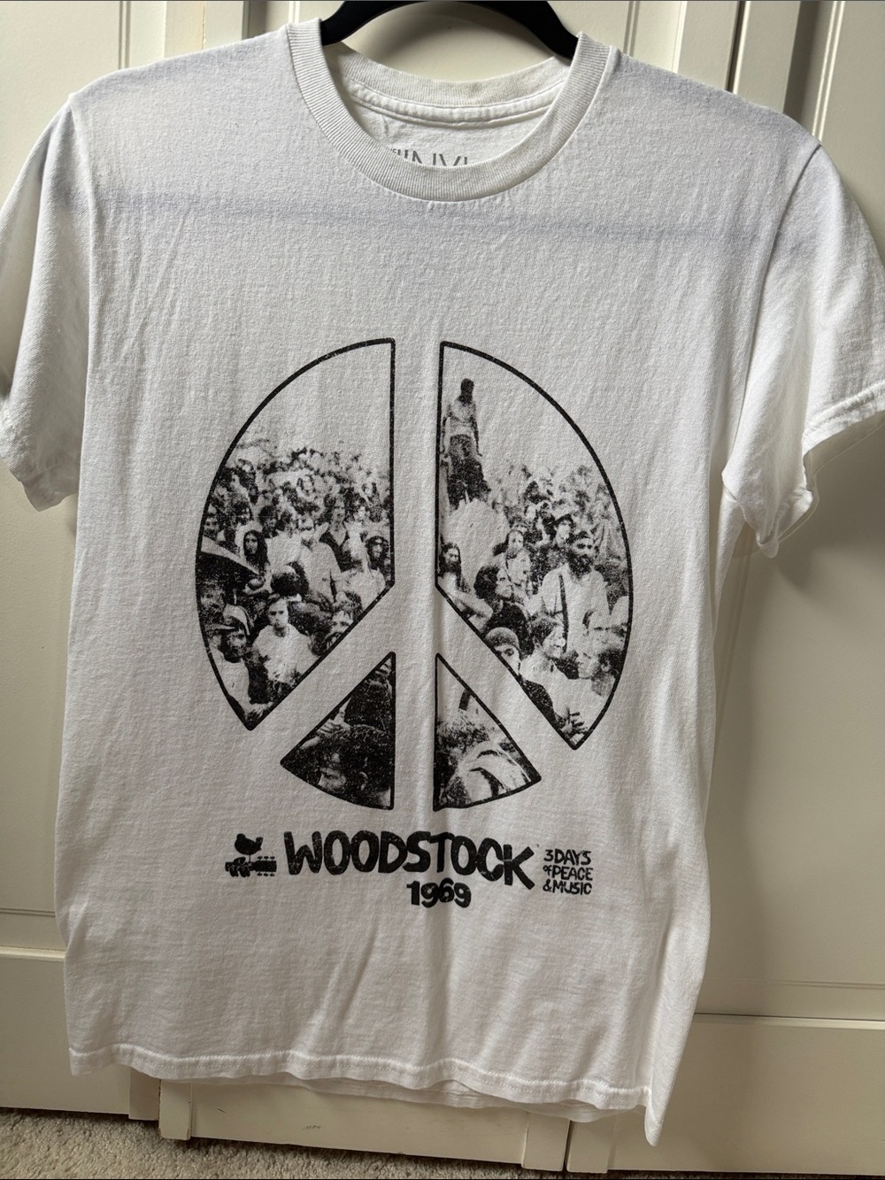 Vinyl Icons Woodstock 1969 White Graphic T-Shirt
